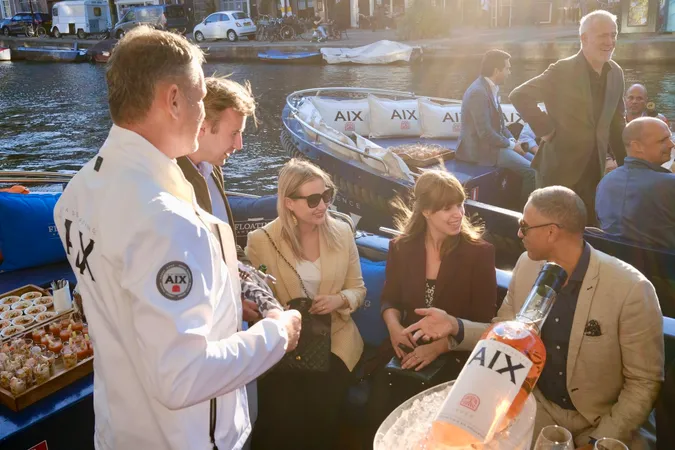 AIX Rosé Fahrt auf den Amsterdamer Grachten