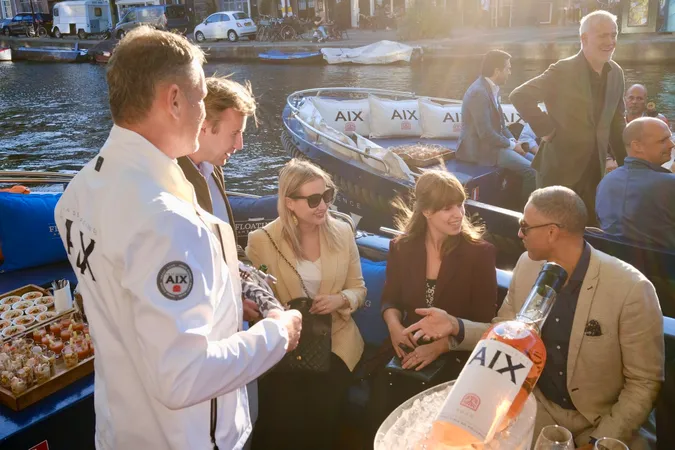 Crociera AIX Rosé sui canali di Amsterdam