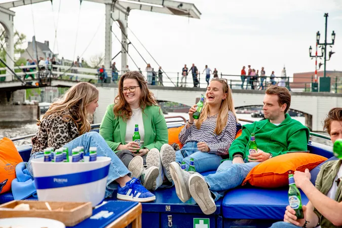 Uscita di gruppo sui canali di Amsterdam